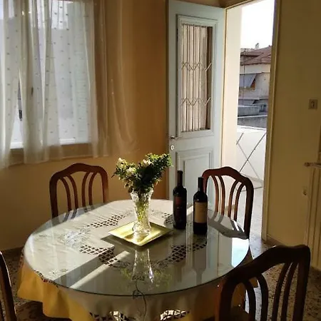 Paraskevi's House Apartman *